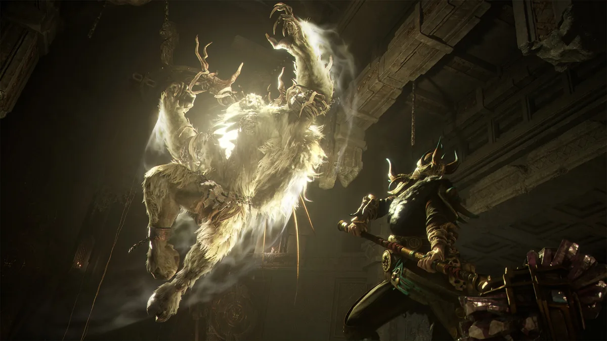 Screenshot ufficiale Steam di Mistfall Hunter con un cacciatore di fronte a una grande creatura in una sala di pietra
